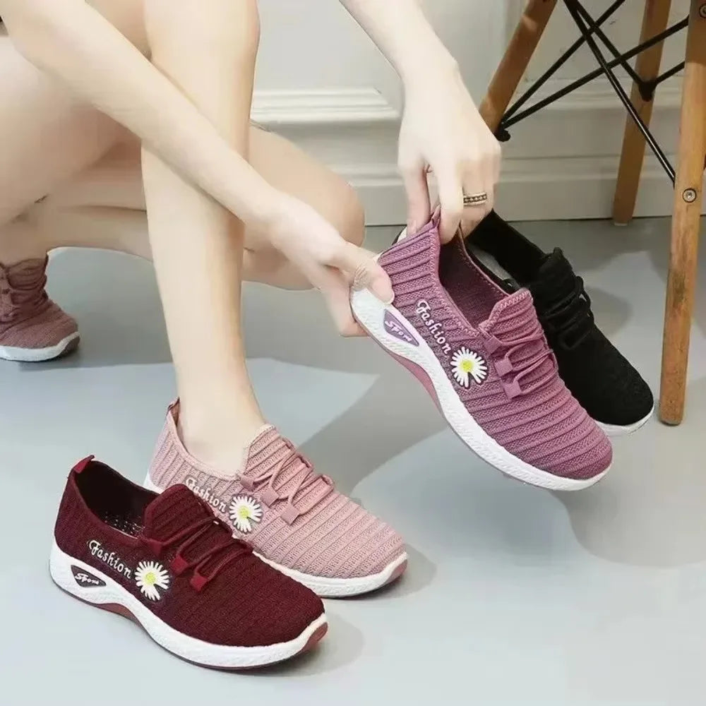 Fashionable sports shoes for women