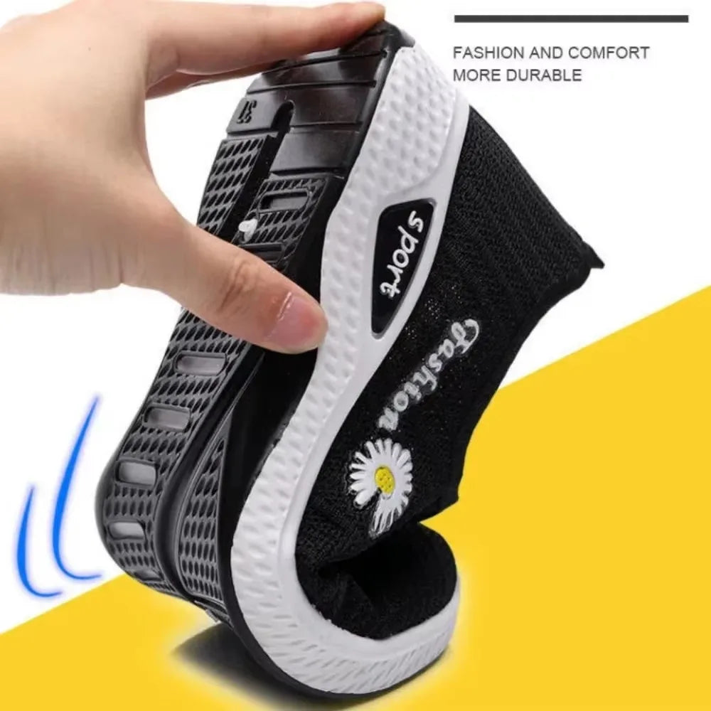 Fashionable sports shoes for women