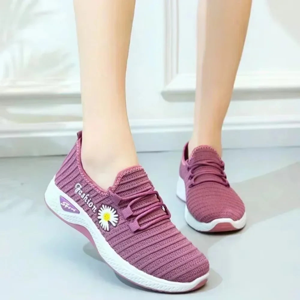 Fashionable sports shoes for women