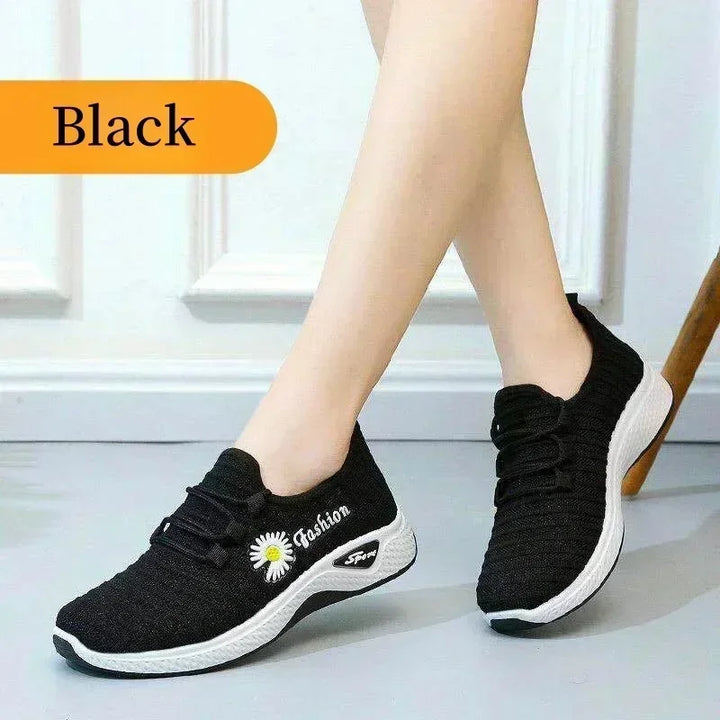 Fashionable sports shoes for women