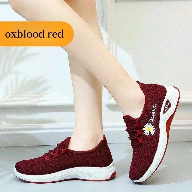 Fashionable sports shoes for women
